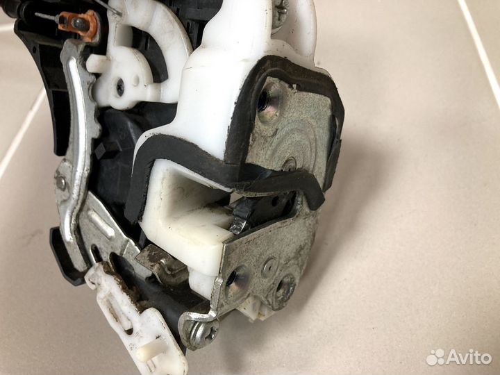 Замок задней правой двери Mitsubishi Lancer 10