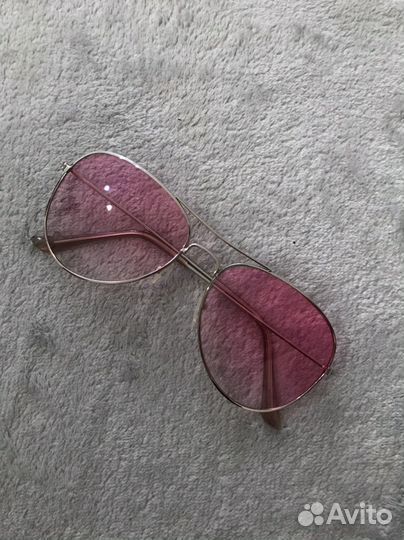 Солнечные очки розовые