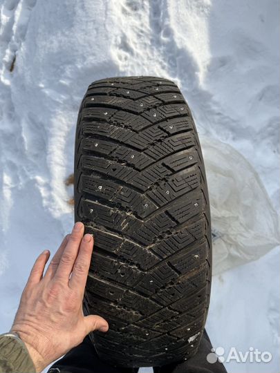 Шины 235 65 17 зимние бу