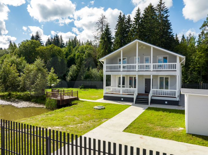 Дом 196 м² на участке 7,5 сот.