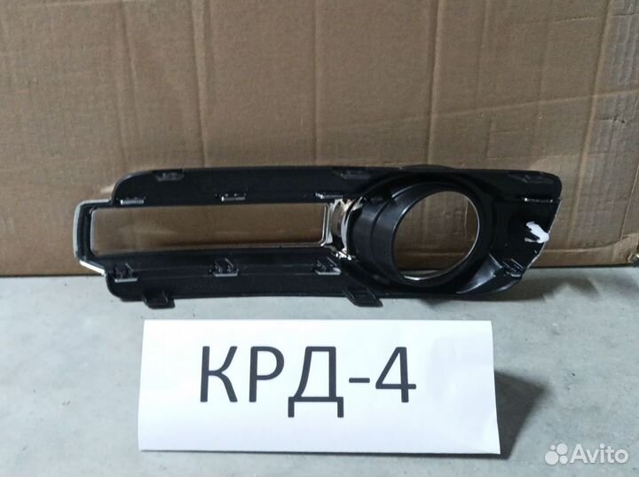 Окантовка противотуманной фары Митсубиси Паджеро