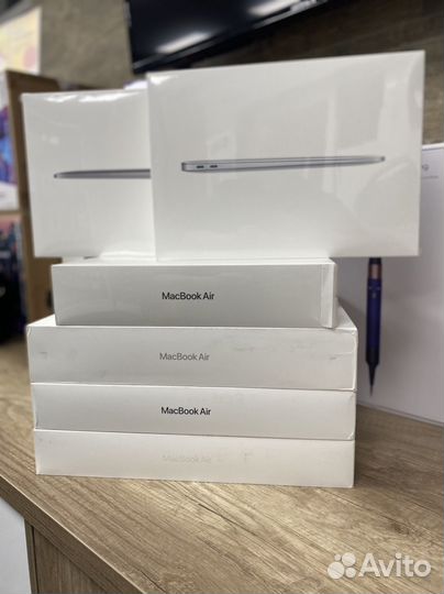 Продаю новый MacBook Air (M1, 2020) 8/256 Silver