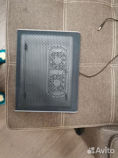 Подставка с охлаждением