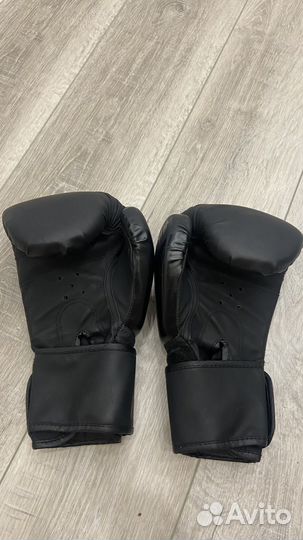 Боксерские перчатки 8