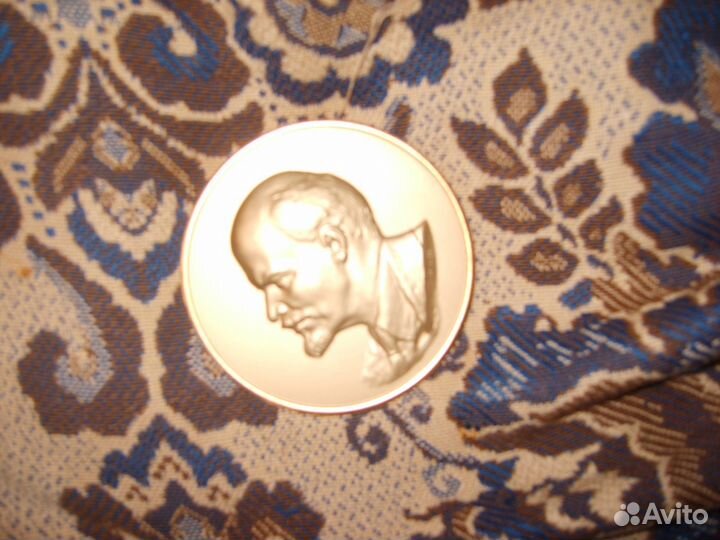 Барельеф Ленина