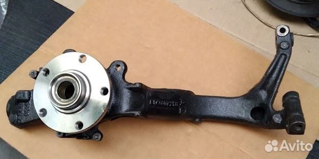 Кулак поворотный правый audi A4 A6 passat 02-06