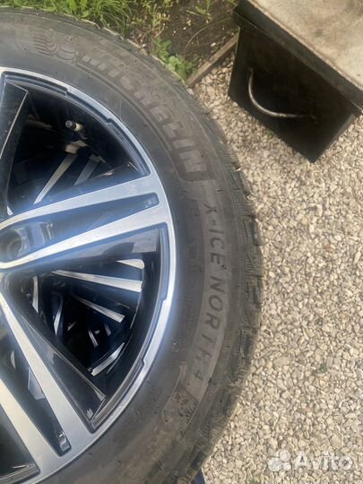 Michelin X-Ice North 4 215/55 R17 98T