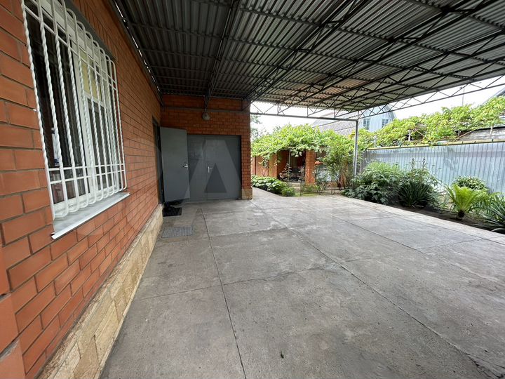 Дом 235 м² на участке 5,5 сот.