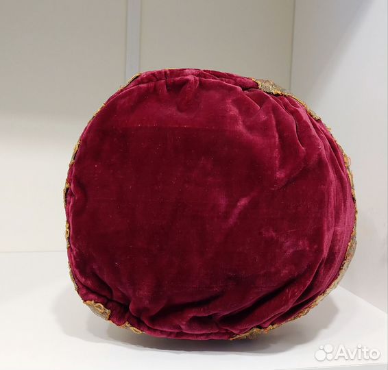 Старинный женский головной убор кокошник