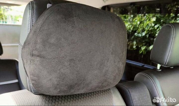Автомобильная подушка черная Ford