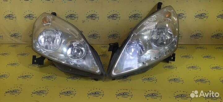 Фара передняя Opel Zafira B