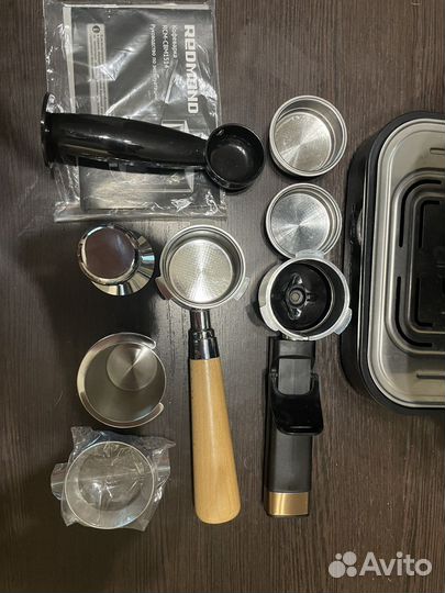 Кофеварка redmond CBM1514