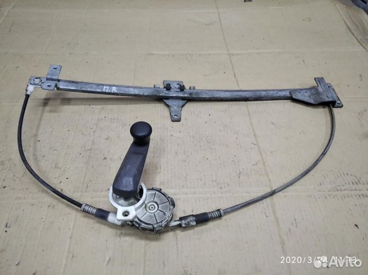 Стеклоподъемник передний правый W638 V-class Vit
