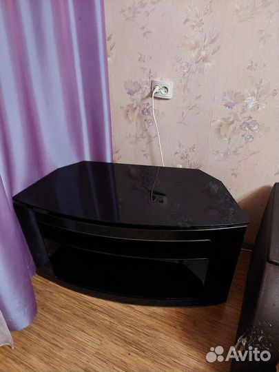 Стеклянная тумба под тв