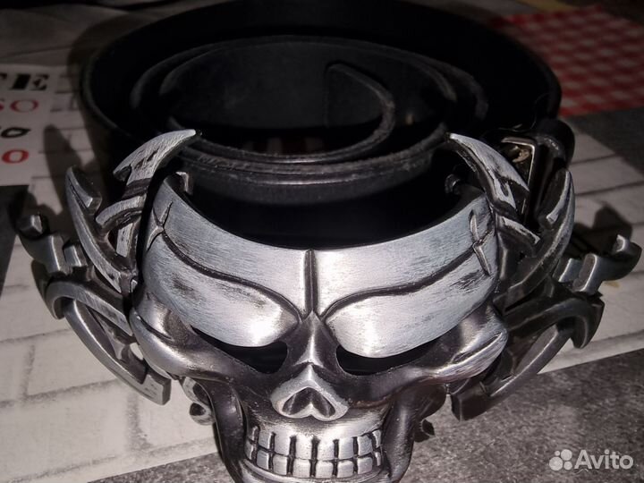 Мужской кожаный ремень черный