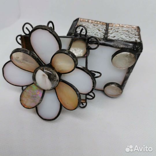 Шкатулка из цветного стекла