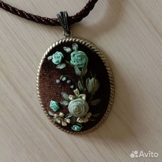 Кулон вышивка лентами