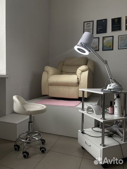 Место мастера маникюра, педикюр, бровист в аренду