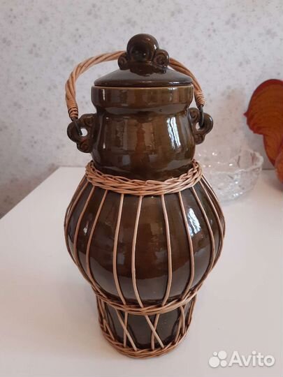 Глиняный кувшин большой