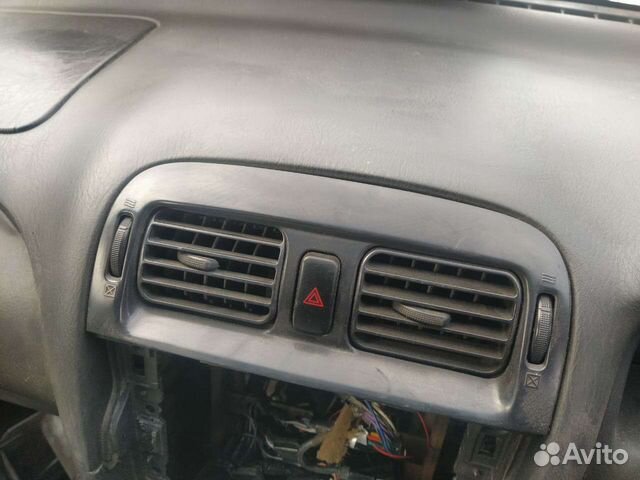 Дефлектор воздуха с кнопкой аварийки мазда капелла