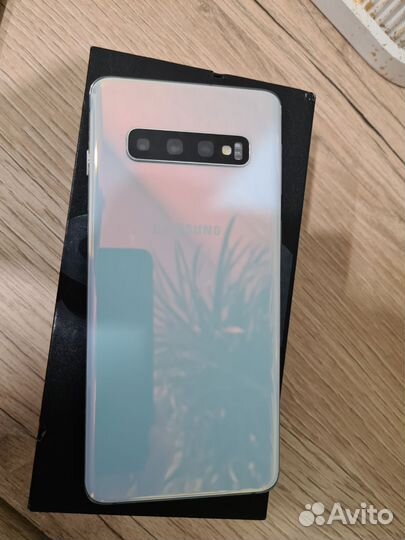 Samsung Galaxy S10, 8/128 ГБ