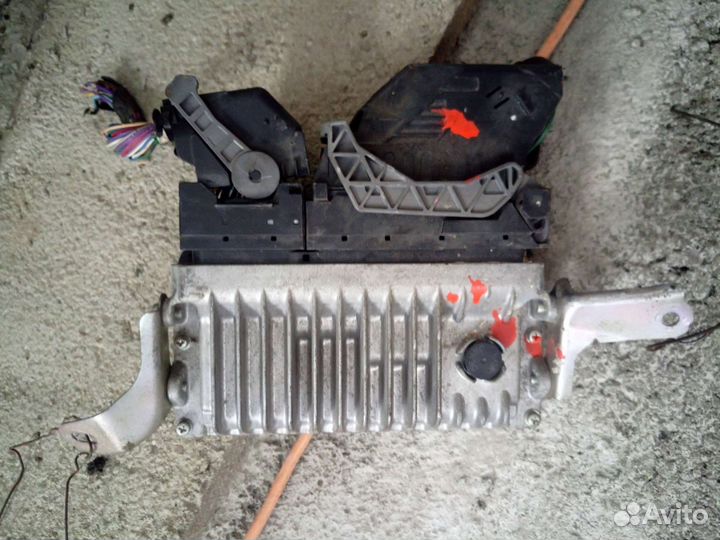 Блок управления двигателем toyota 8966152Q90