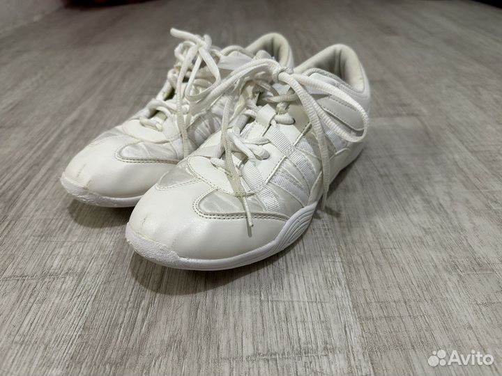 Кроссовки для Черлидинга