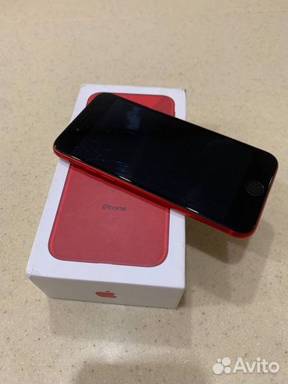 Телефон iPhone 8