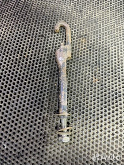 Болт крепления запаски Hyundai Santamo Сантамо