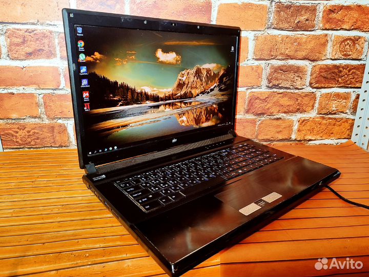 DNS P170EM-17 дюймов \ i3-3 Gen\4 озу\GTX 660M\SSD