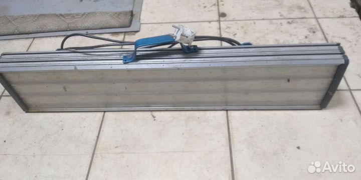 Светодиодный светильник для автосервиса