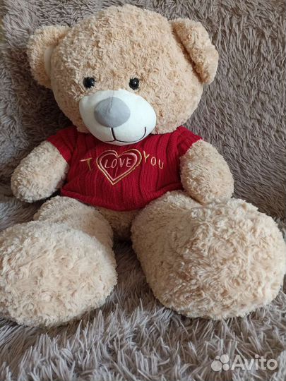 Мягкий плюшевый мишка