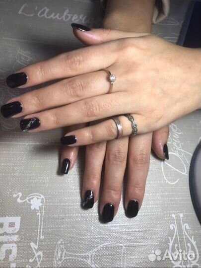 Модель на маникюр