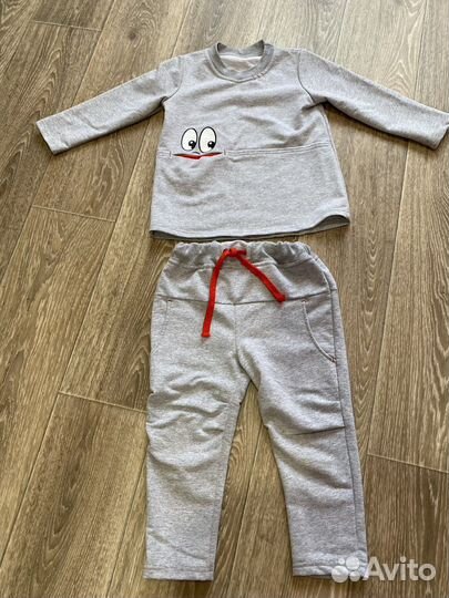Спортивный веселый костюм на 3-4 г