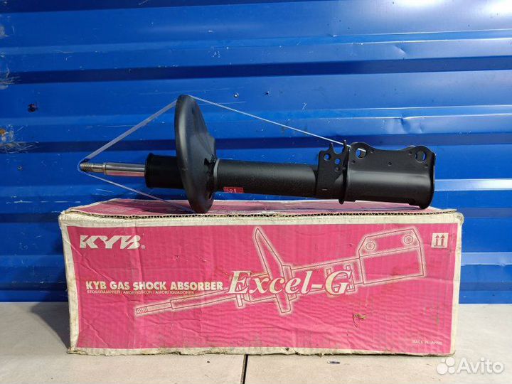 Амортизатор задний левый Toyota Camry MCV20