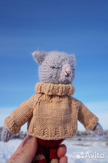 Кошечка Мия вязаная спицами, мягкая игрушка
