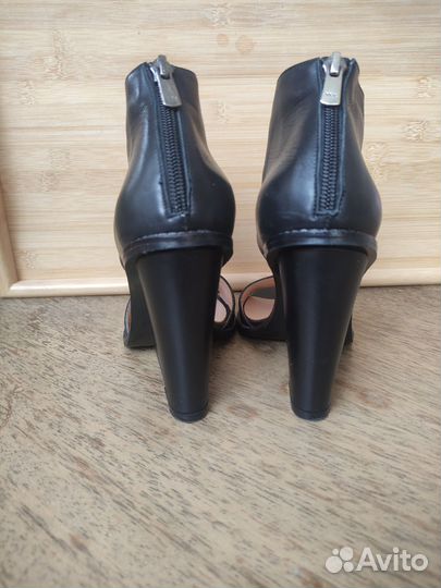 Босоножки женские 37 размер