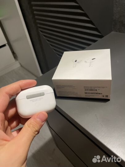 Apple airpods pro (первого поколения)