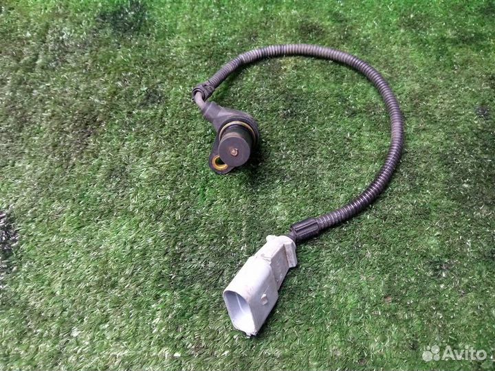 Датчик положения коленвала Volkswagen Touareg (20