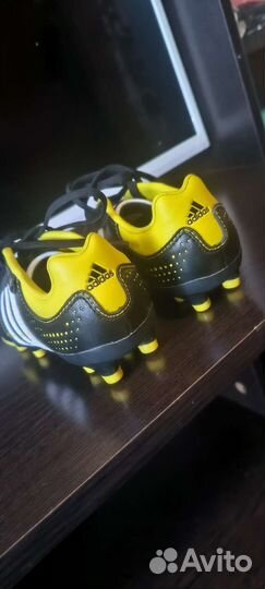 Футбольные бутсы adidas