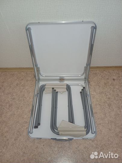 Туристический стол и 4 стула