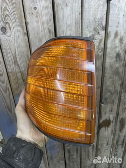 Поворотник правый mercedes w126 usa bosch