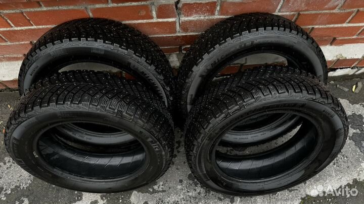 Michelin X-Ice North 4 215/60 R17