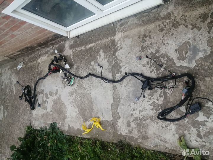 Проводка моторного отсека Jeep Grand Cherokee WK2