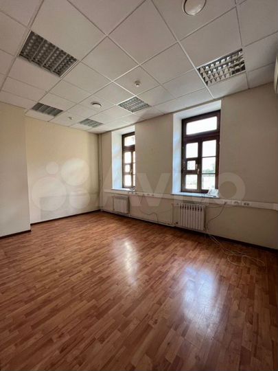 Здание, 1074 м²