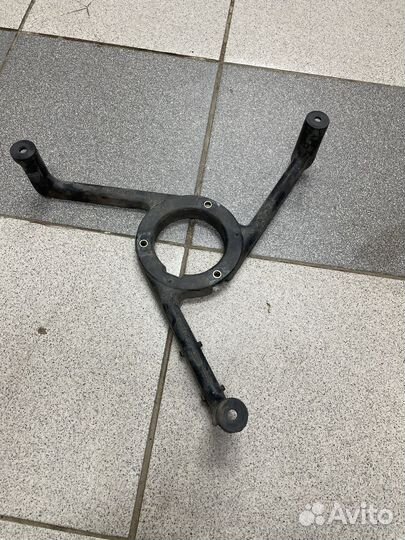 Кронштейн вентилятора Volkswagen Golf 4 1J0121206C