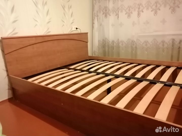 Кровать двуспальная с матрасом 160*200