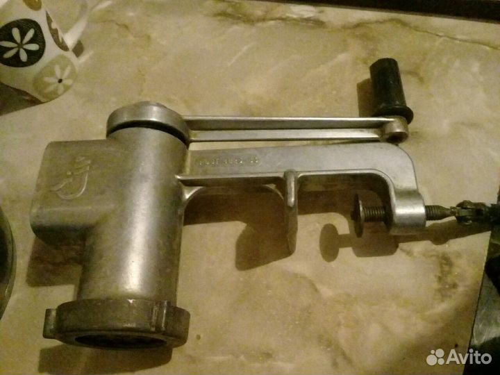 Мясорубку(pучную)