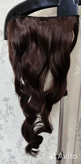 Волосы на заколках шиньон