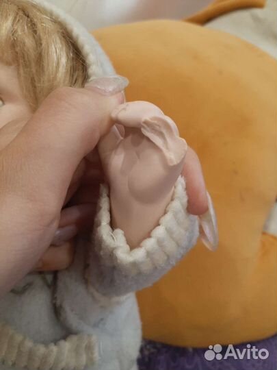 Кукла фарфоровая